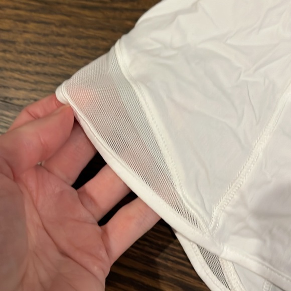 Lululemon NWT Size 6 Hotty Hot Low rise short 4” lined - Picture 4 of 6